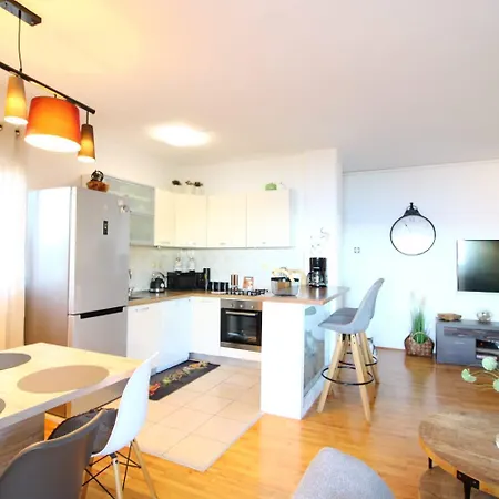 Apartment Becica Omis